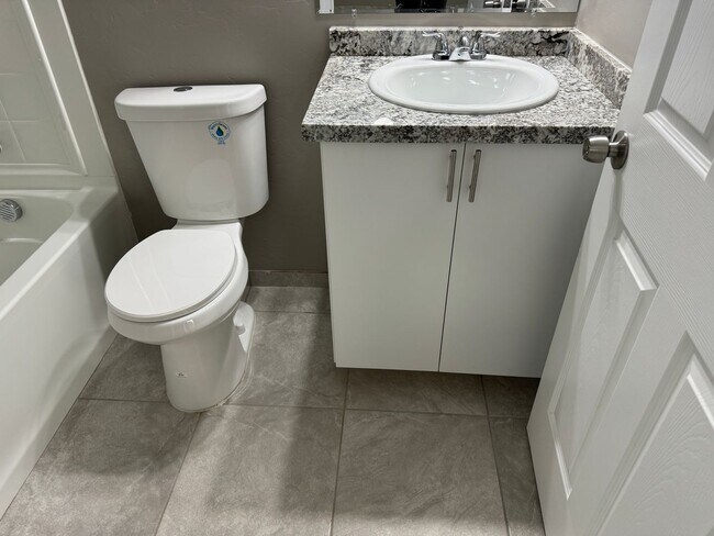 Building Photo - Beautiful Modern 3Bdm 2Ba Home, Easy Access to I-10, Must See!