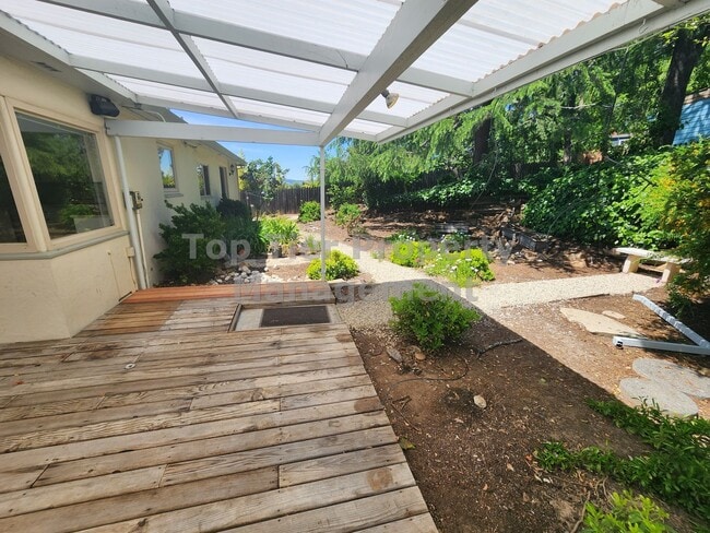 Building Photo - Charming 3 Bed, 2 Bath, 1,888 sqft House in Downtown Concord - Available 3/14 for lease!