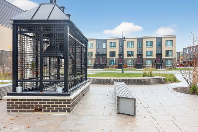 Building Photo - 1276 Lakepointe Dr