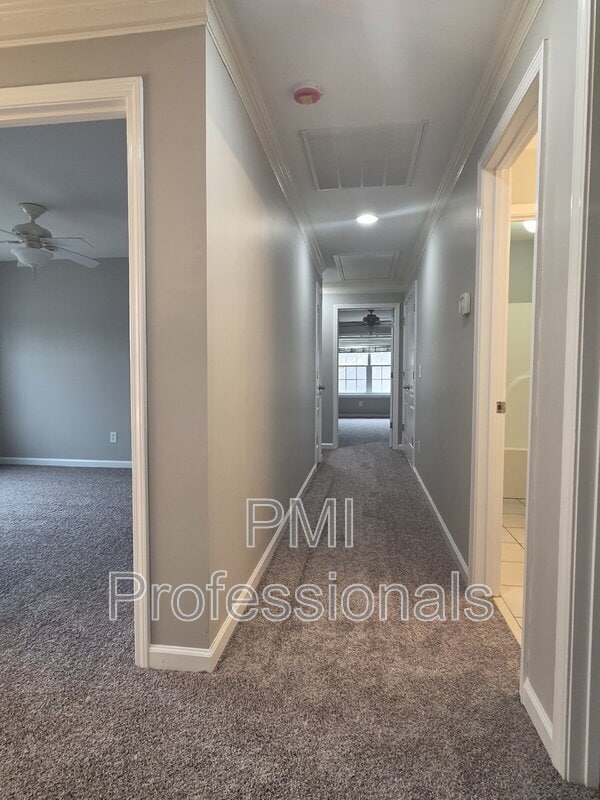 Building Photo - 617 Rambush Dr