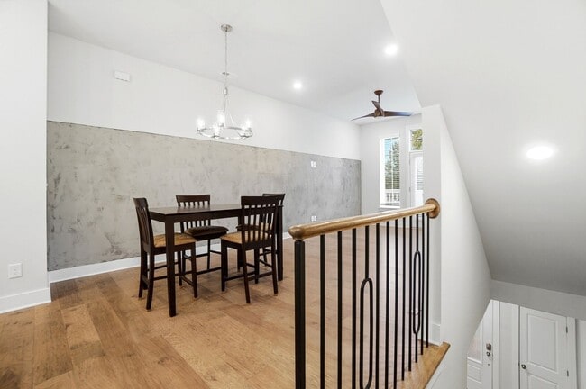 Building Photo - Modern Townhome in the Heart of Plaza Midw...