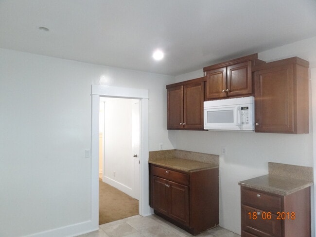Kitchen - 621 W Queen St