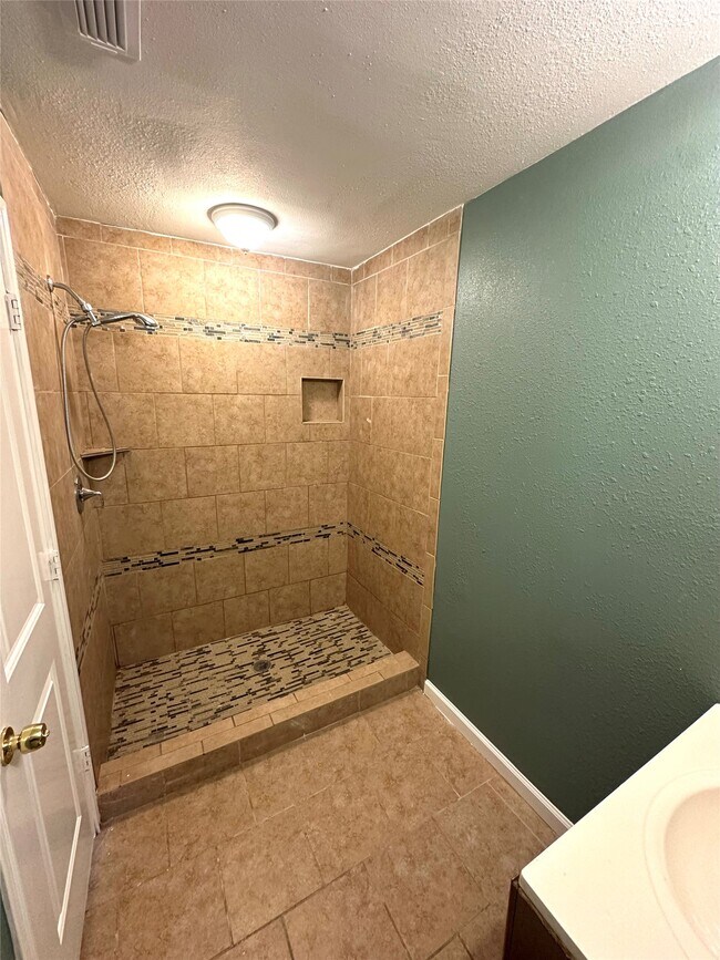 Building Photo - 8611 Findlay St