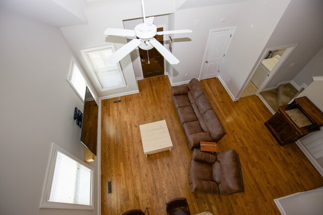Building Photo - Charming End-Unit Townhome in Southern Pines