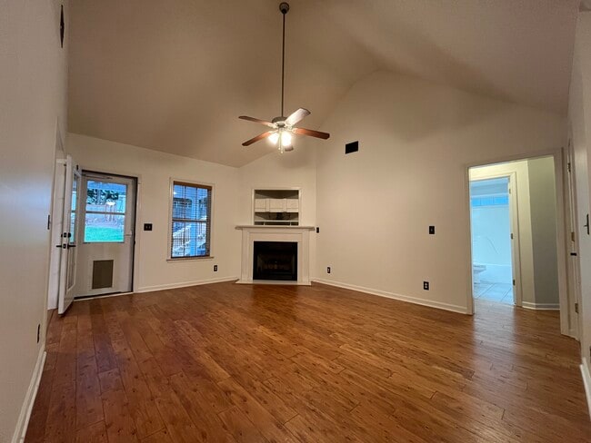 Building Photo - 107 Vanessa Dr