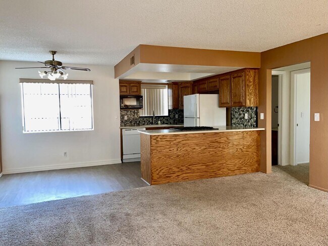 Building Photo - 2bed 2bath Gated Community with a Swimming Pool