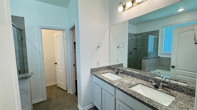 Building Photo - 8111 Royal Palm Ct