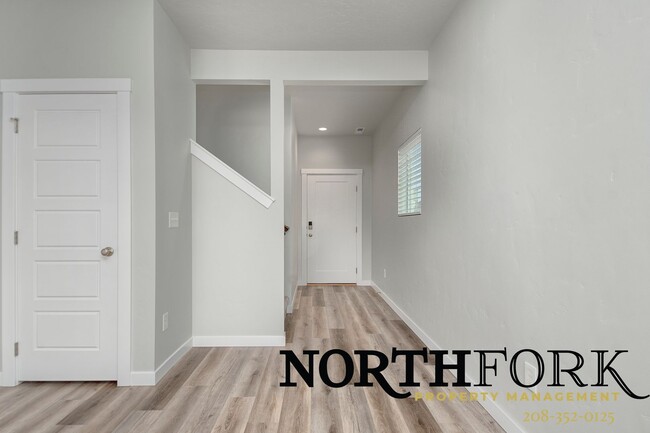 Building Photo - This New Meridian Home is Waiting For You!