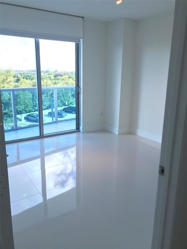 Building Photo - 2641 N Flamingo Rd