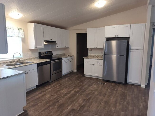 Building Photo - 4 BD / 2 BA Family Home in Hammett, ID!