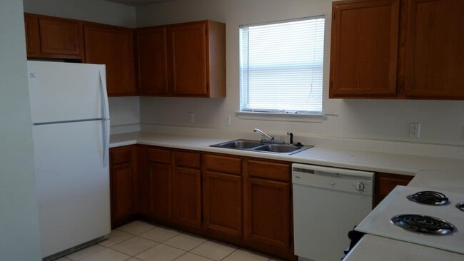 Building Photo - 561 Florosa Ct