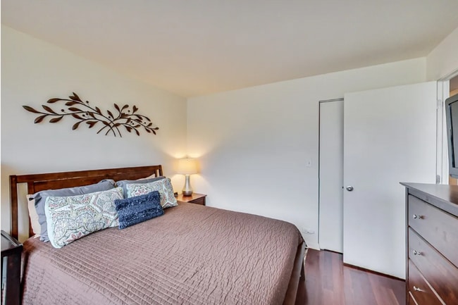 Building Photo - Goldcoast 1b1b Apartment Available