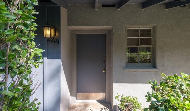 Building Photo - Fully Furnished: Mid-Century w/views of Griffith Observatory in the Hollywood Hills!