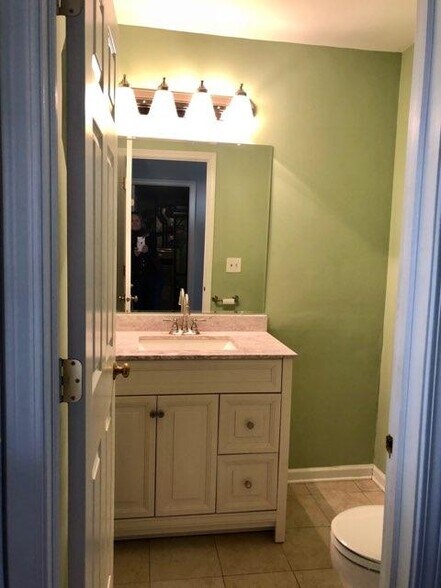 Building Photo - 725 Ripple Brook Ln