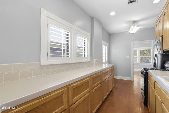 Building Photo - 4410 Trowbridge Dr
