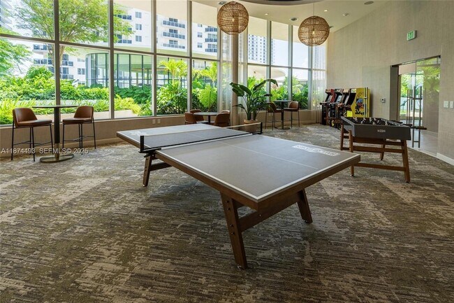 Building Photo - 700 NE 24th St