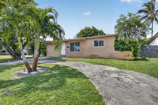 Building Photo - 6281 NW 14th Ct