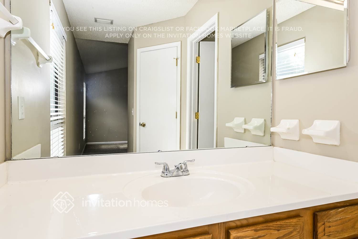 Building Photo - 3862 English Colony Dr N