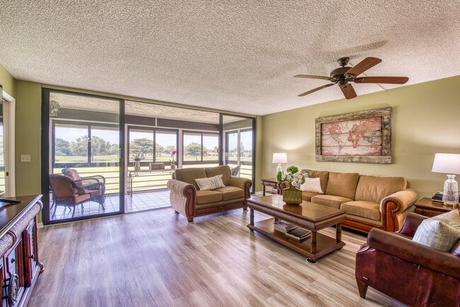 Building Photo - 11186 Green Lake Dr