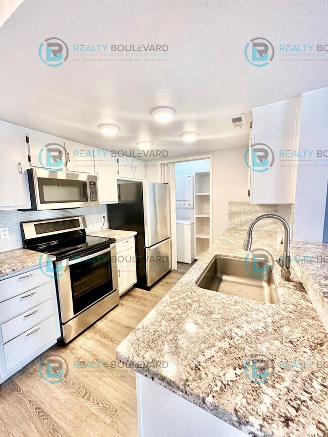 Building Photo - 7680 Bluestone Dr
