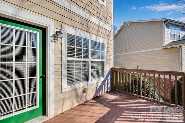 Building Photo - 163 Forest Ridge Rd