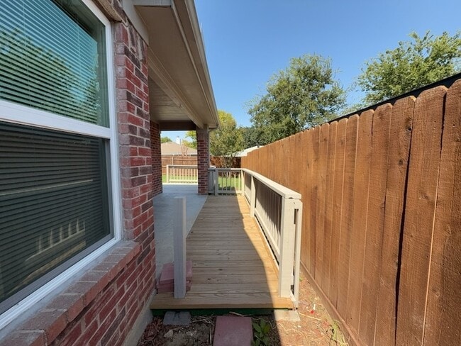 Building Photo - 5728 Shady Springs Trail