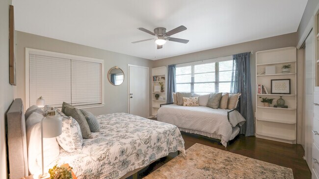 Building Photo - 2134 Bandera Rd