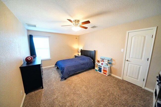 Building Photo - Executive 5-Bedroom Home in Coveted Crossvine Subdivision - Realtor Commission: $750