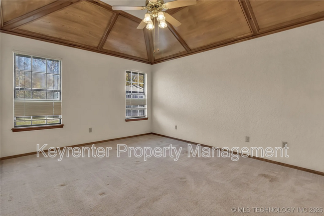 Building Photo - 9305 S Land Ave