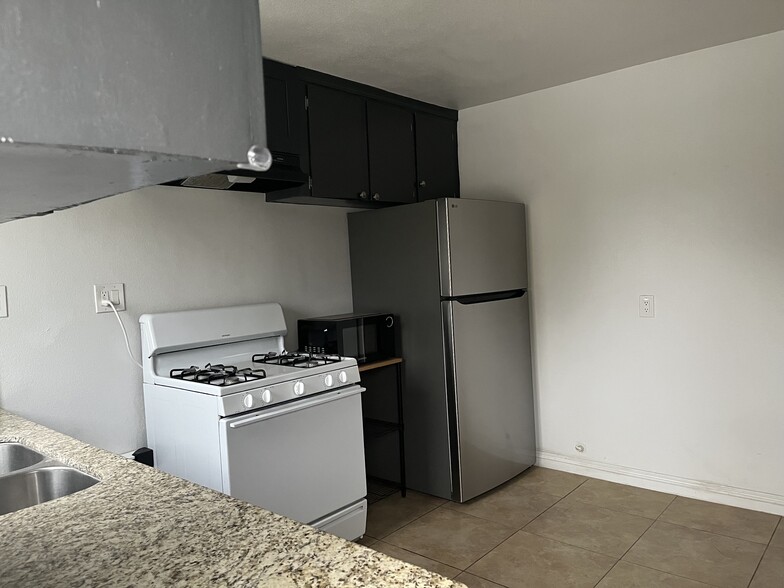 Building Photo - 1374 Villa St