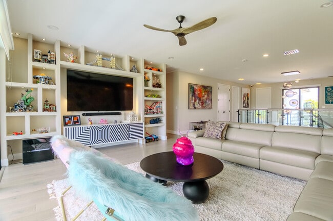 Building Photo - 8305 Fishhawk Falls Ct