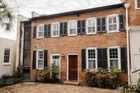 Building Photo - Spacious 1-Bedroom Fully Furnished Townhome in Historic Charleston!