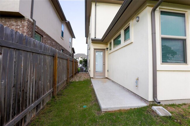 Building Photo - 432 Arrowhead Vine St