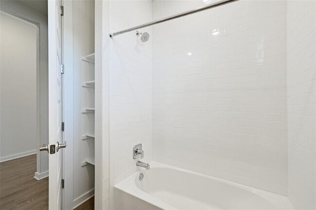 Building Photo - 2133 Alamar walk