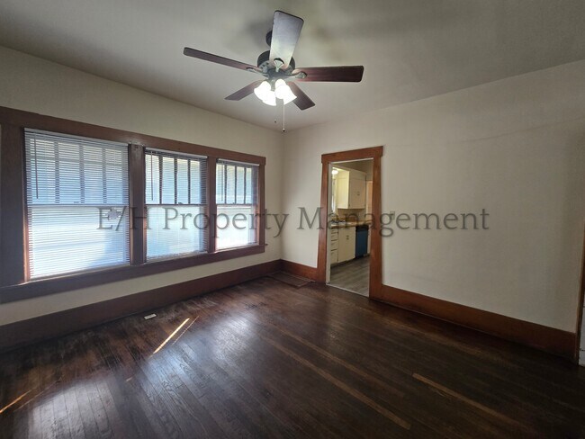 Building Photo - 907 N Faulkner St