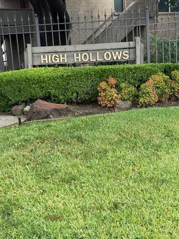 Building Photo - 10440 High Hollows Dr