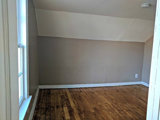 Building Photo - 1251 Kenneth St