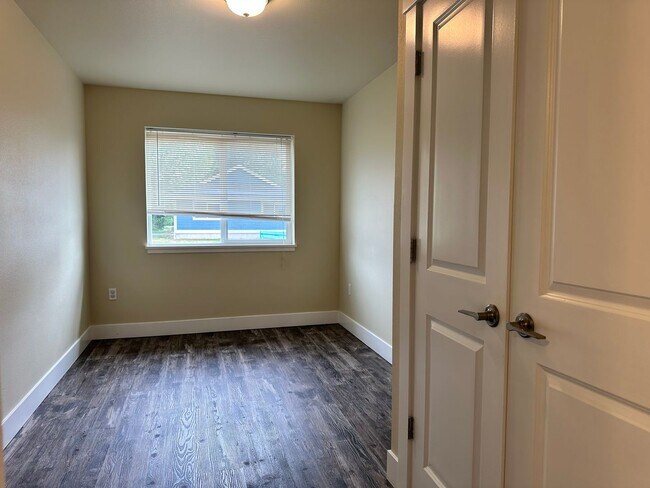 Building Photo - 207/209 Morton St