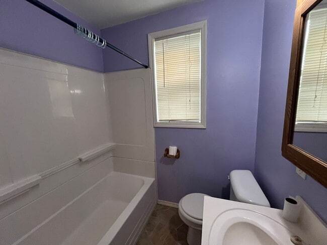 Building Photo - 105 N Polk St