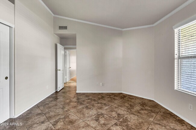 Building Photo - 1113 E Betsy Ln