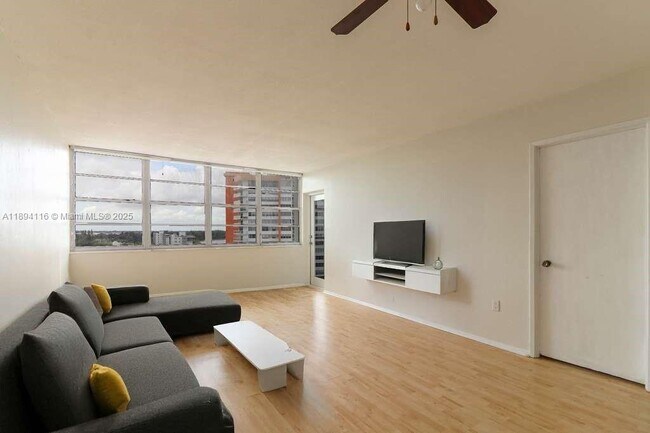 Building Photo - 1351 NE Miami Gardens Dr