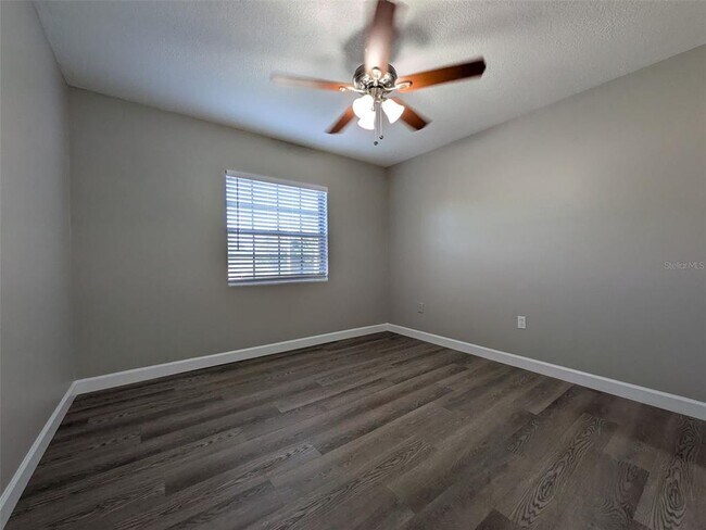 Building Photo - 562 Flemming Way