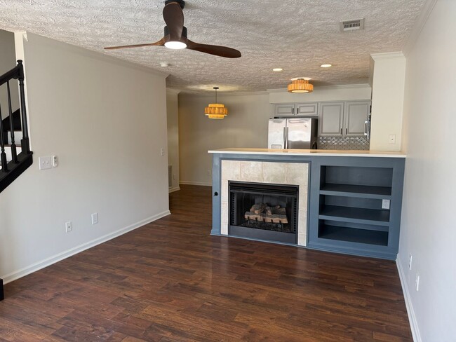 Building Photo - 2BR Townhome in Franklin