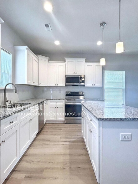 Building Photo - 413 S Davis St