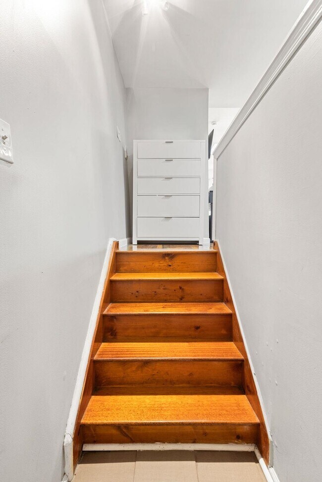 Building Photo - 354 1st St