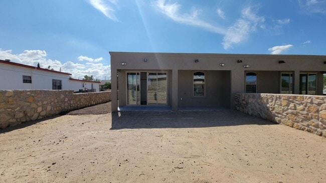 Building Photo - 125 Loma Vista Dr
