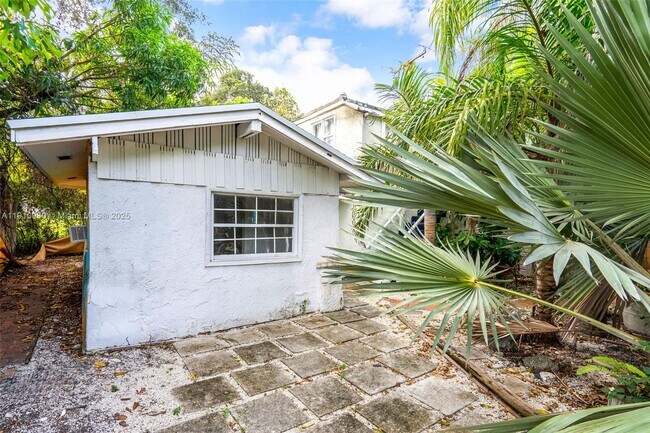 Primary Photo - 176 NE 50th St