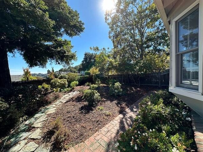 Building Photo - 108 Club Dr