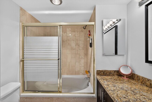 Building Photo - 5200 N Ocean Dr