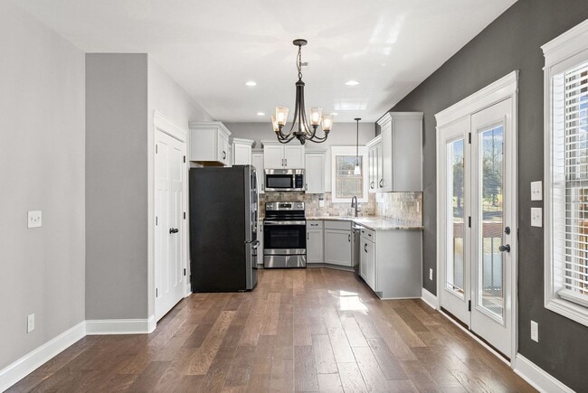 Building Photo - Spacious 4 bedroom 3 full bath home for rent!